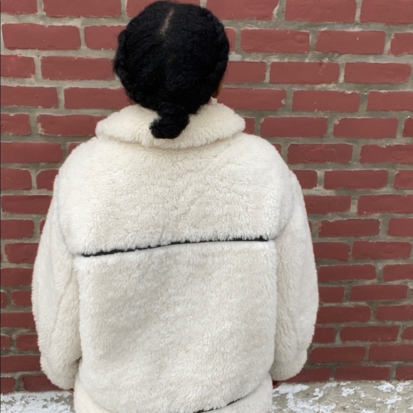 ASOS Design oversized borg aviator with patent - Picture 2 of 3